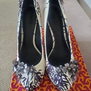 Tory Burch Clancy Pixie Wedge Matte Satin Wedges size 8.5